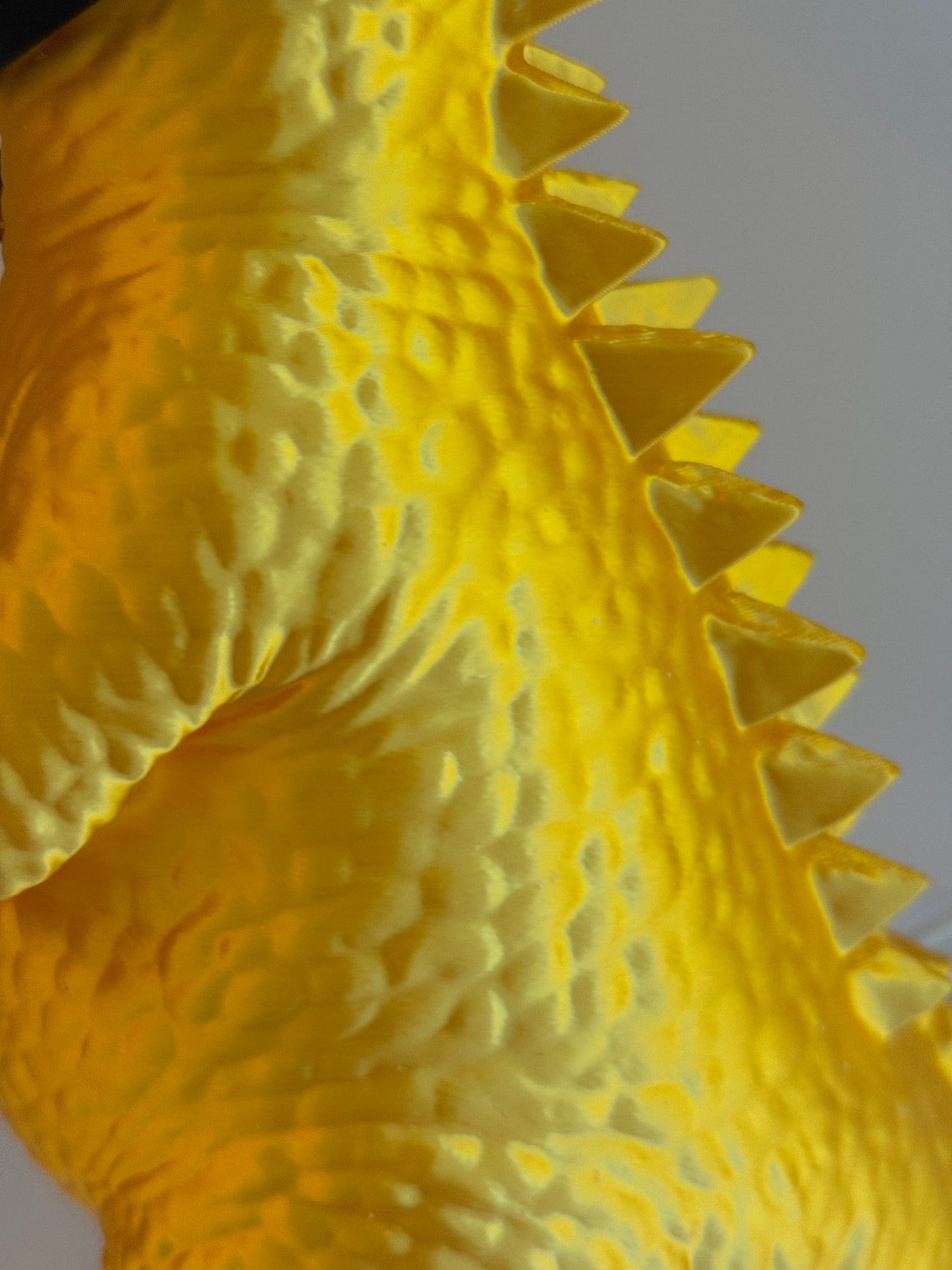 Dinosaure juste sorti de chez le vétérinaire.